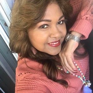 Meet your Posher, Adela